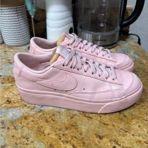 Nike blazer low platform size 6
